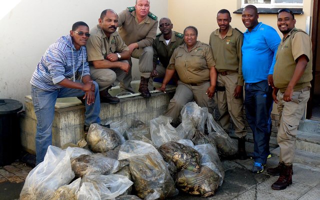 Vlnr: Insp Buys, Snr Insp Leonard, Snr Insp Louw, Insp Madumane, Insp Nkeleni, Insp Baadjies, Hoof Insp Mmereki en Insp Busch